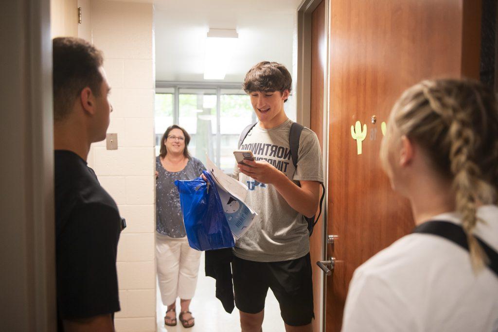 New students moving into dorms at Northwood University