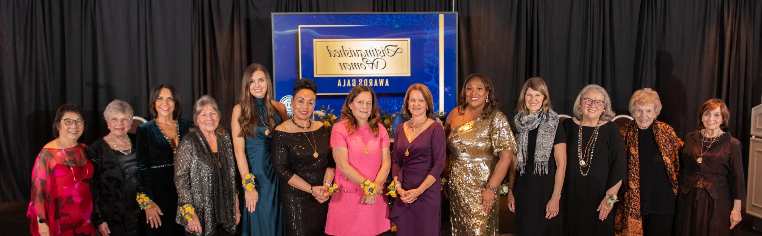 Distinguished Women honorees taking a group photo